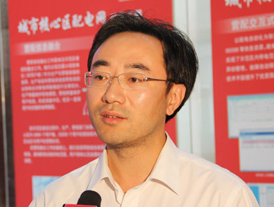 天津城南供電分公司運(yùn)維檢修部副主任周仁接受人民網(wǎng)天津視窗采訪。（攝影：崔新耀）