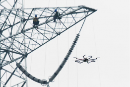 無人機(jī)載線成功飛越國道