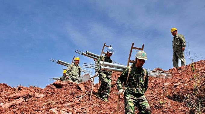 “國網(wǎng)陽光扶貧行動”巴東首批40個村級光伏發(fā)電站建成投運