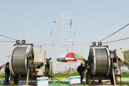 泰州±800千伏換流站至500千伏雙草變輸電工程進(jìn)入全面架線階段