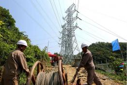 節(jié)日堅守工地建設