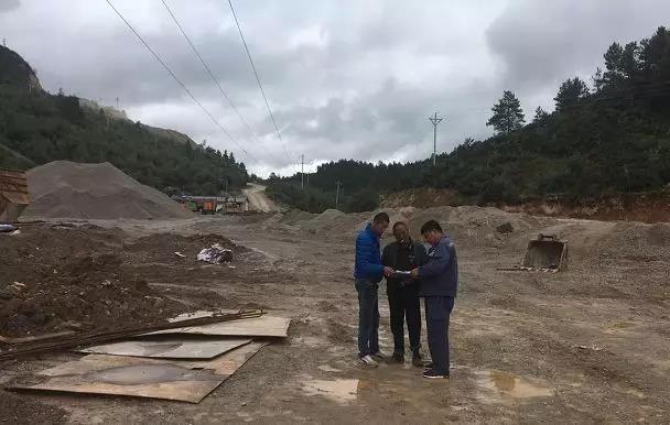 聽說(shuō)最近輸電線路和鐵塔“火”啦！