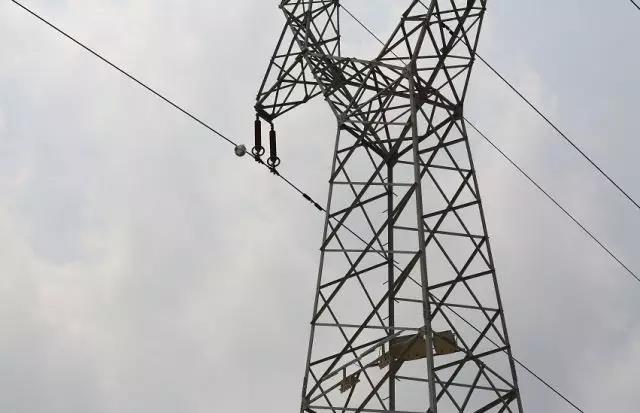 線路上裝了高清“電子眼”，專拍違章施工的你~