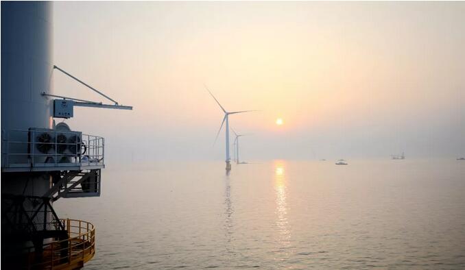 我國(guó)北方最大海上風(fēng)電項(xiàng)目首根220千伏海纜完成敷設(shè)
