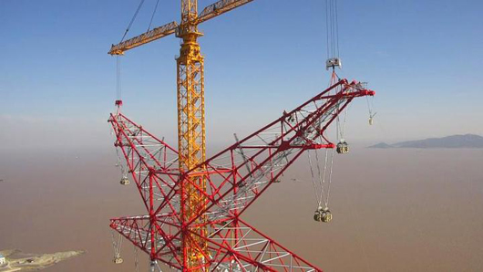 舟山380米高輸電雙子塔順利結(jié)頂再創(chuàng)世界新紀錄