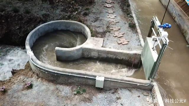 小型發(fā)電機(jī)，放到河里就有免費(fèi)的電，一天產(chǎn)的電夠60戶人家用