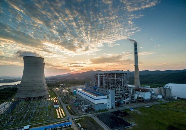 我國的火電廠燃燒一噸的煤礦，能產(chǎn)生多少電量？